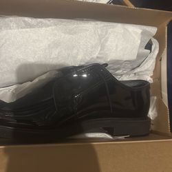 Dress shoes