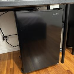 Insignia 3.3cu ft Refrigerator