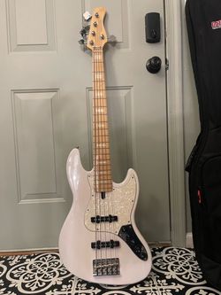 Sire Marcus Miller V7 and Gator case