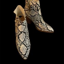 Huiyuzhi Snake Print Ankle Chucky Stack Heel Fashion Boots