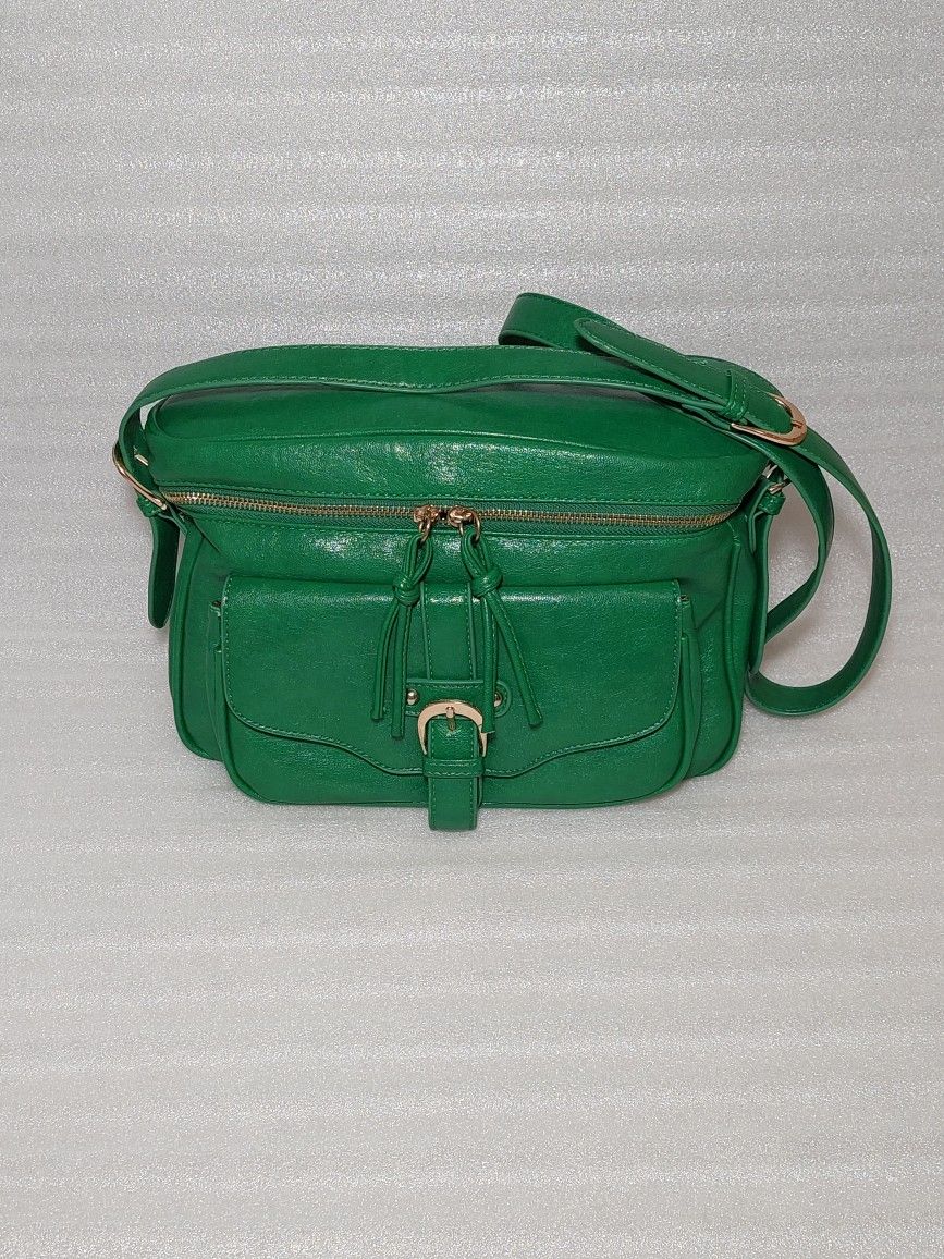 Women's Crossbody Bag Purse. Green. Like New. Lightweight And Spacious 