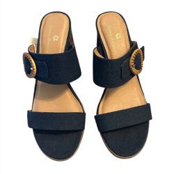 Tommy Bahama NWT blue Tonia sandals, size 7