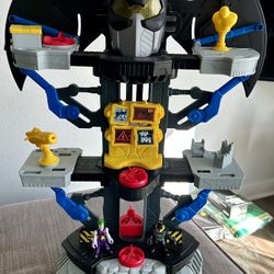 Imaginext DC Super Friends Batman Transforming Batcave