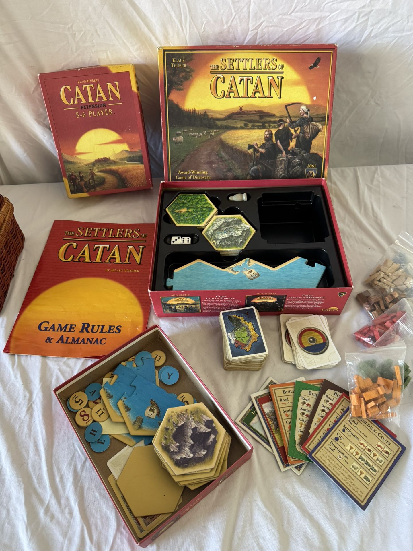 Settlers Of Catan Plus Extension 5-6 Player