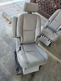 2009 Tahoe LTZ Captain Seats (Left & Right) — With OEM Carpet Cover