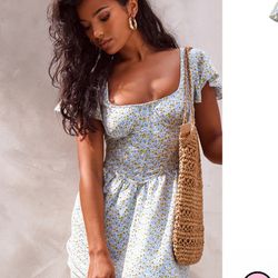 PRETTYLITTLETHING  Blue Floral Dress