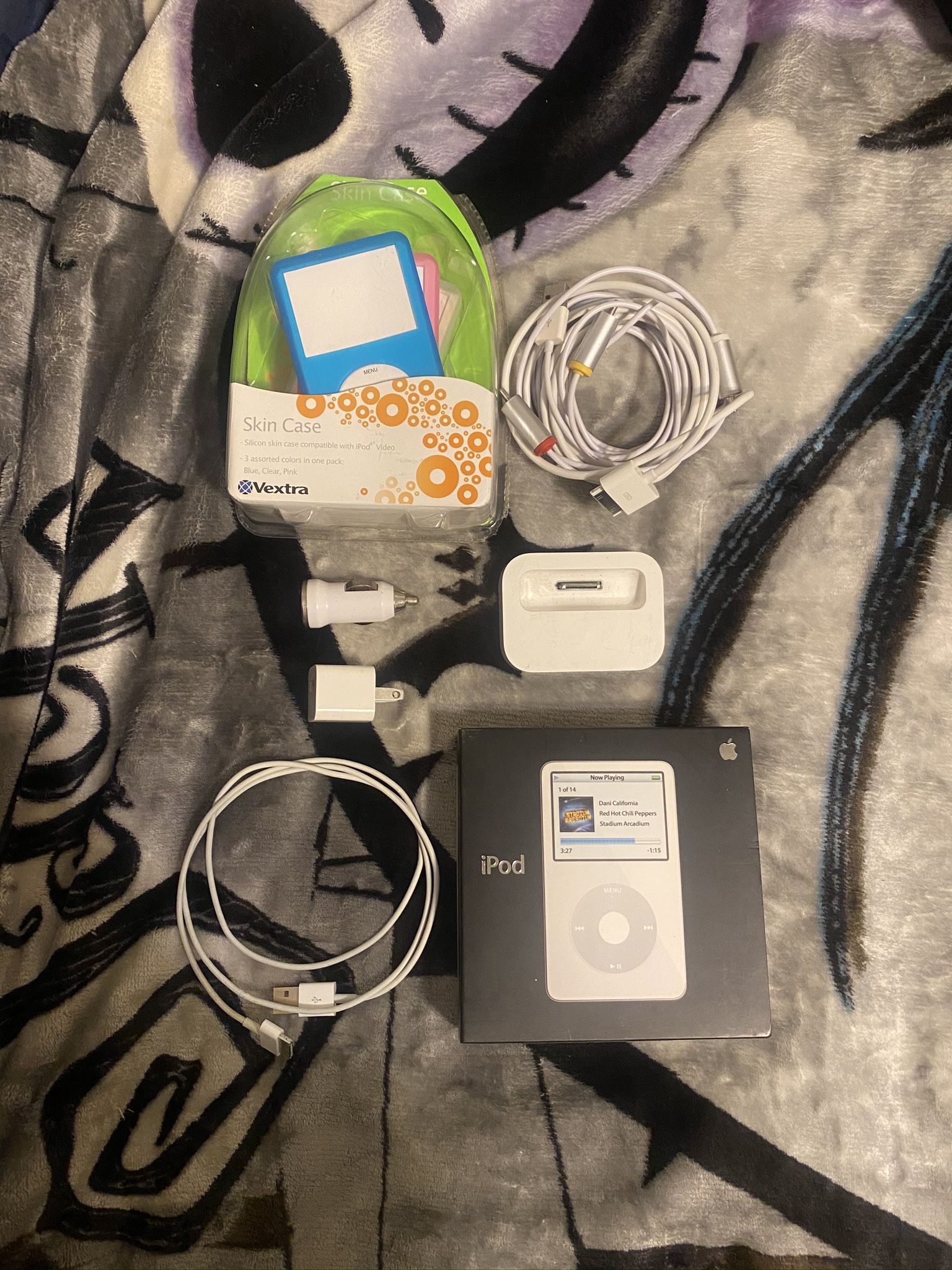 White iPod Video 32GB Bundle 