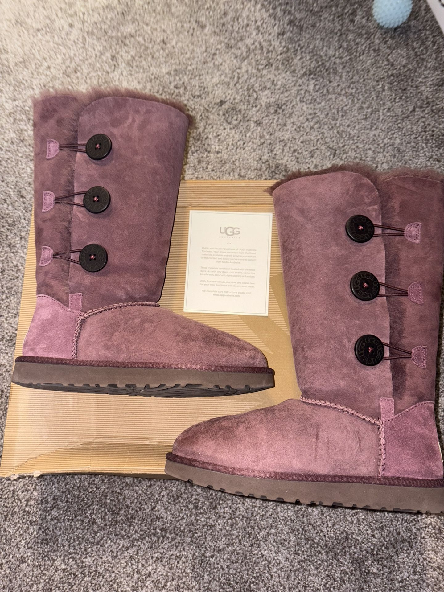 Tall Bailey Button Uggs (Size 7 woman)