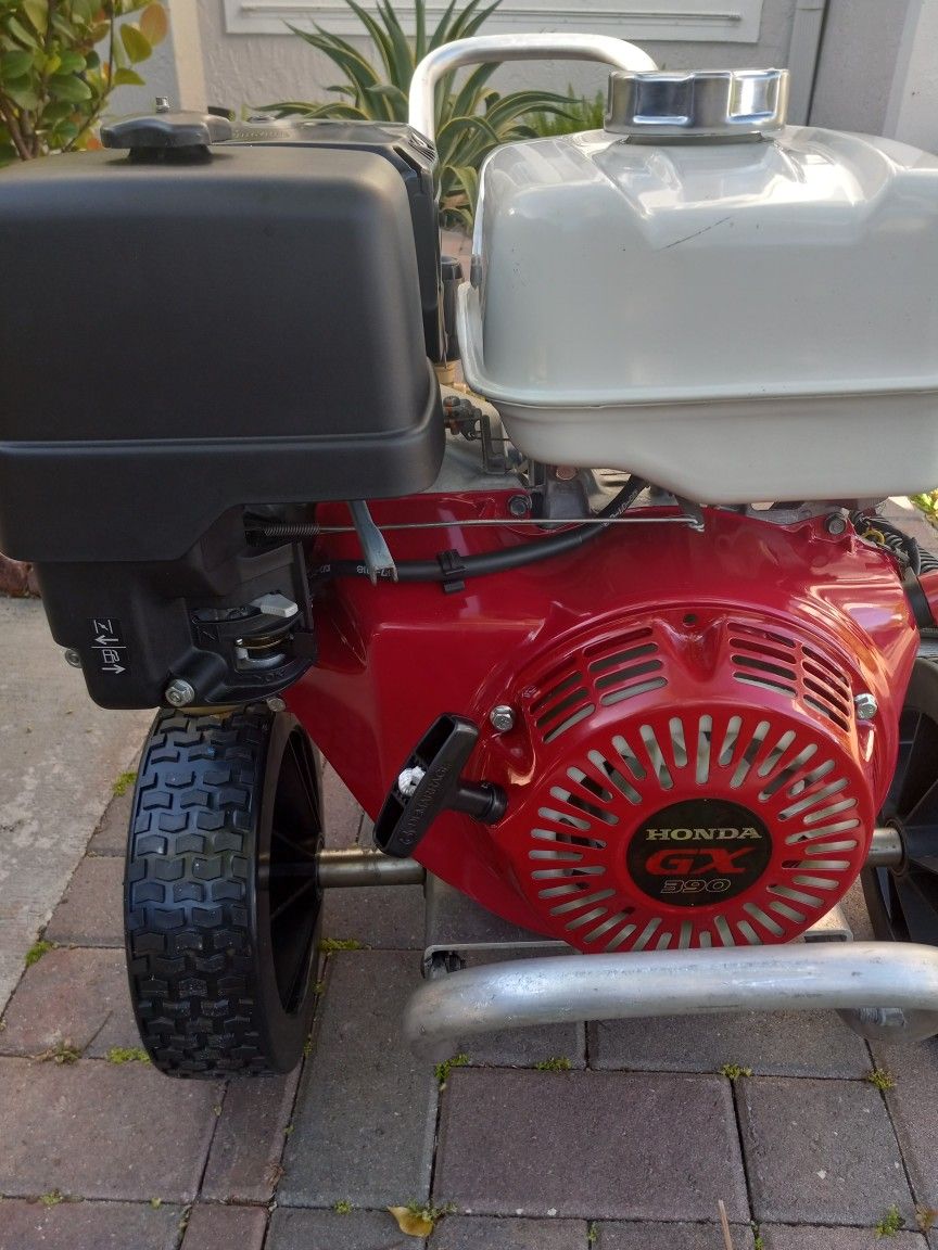 LIKE NEW PRESSURE WASHER POWERED BY HONDA GX390 13HP ENGINE WITH
