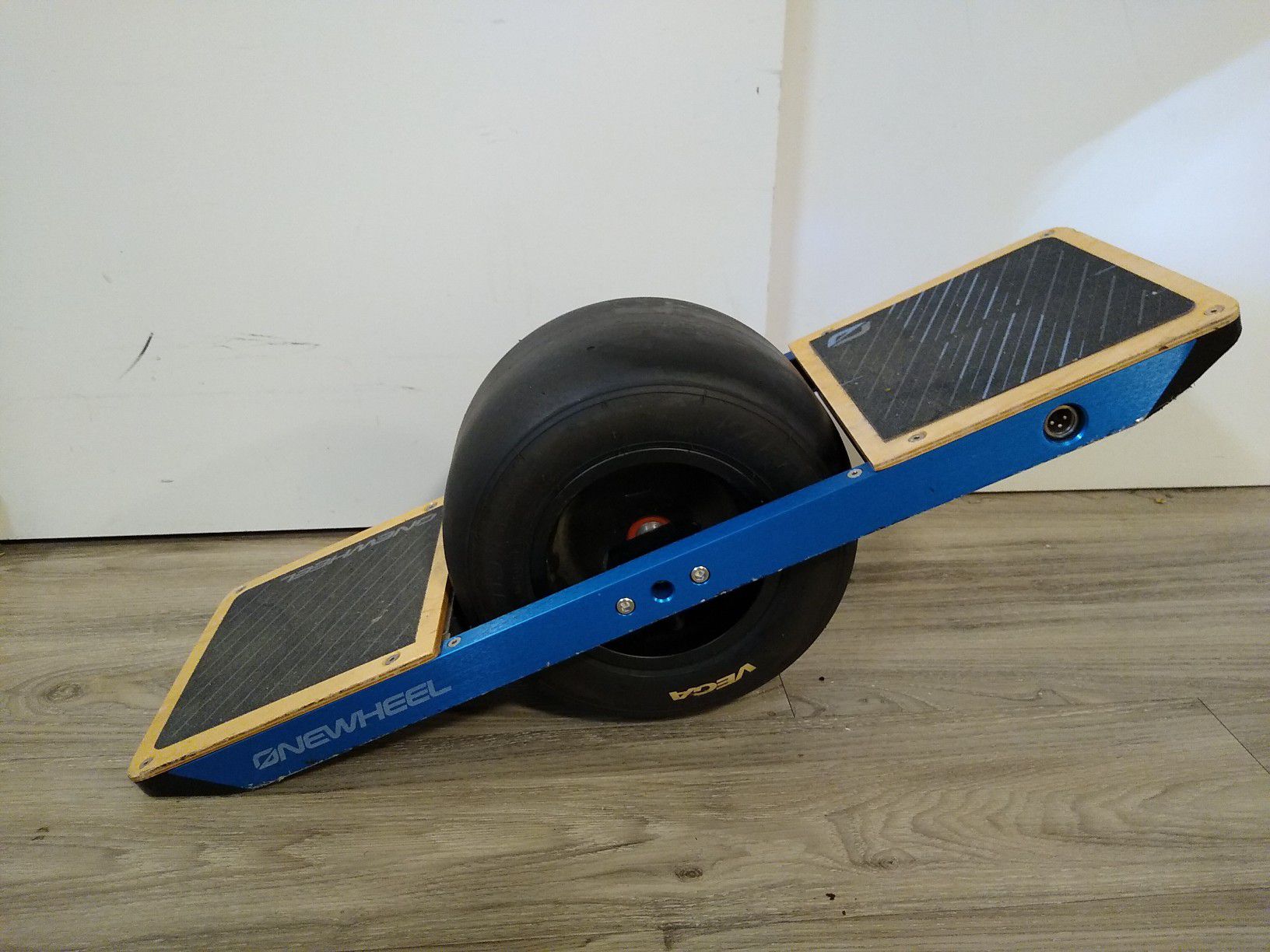 Onewheel used only 8 miles!