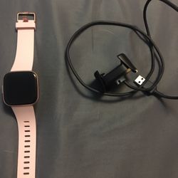 Rose Gold Fitbit Versa With Charger 