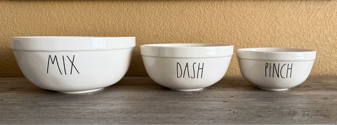 RAE DUNN MIXING BOWL SET