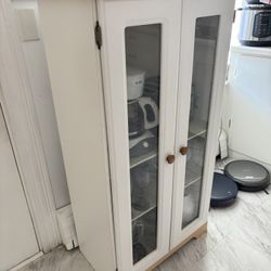 Organizer with Glass Doors – Adjustable Shelves