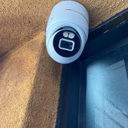 Surveillance Cameras & CAMERAS DE SEGURIDAD