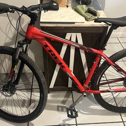 Trek Marlin 5 - Like New  17.5 Medium