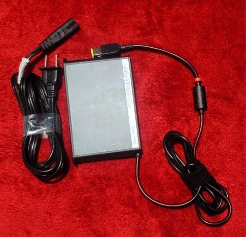  Genuine Lenovo Thinkpad X1 Extreme 2nd Gen 20V 135W AC Adapter 5A10W86258