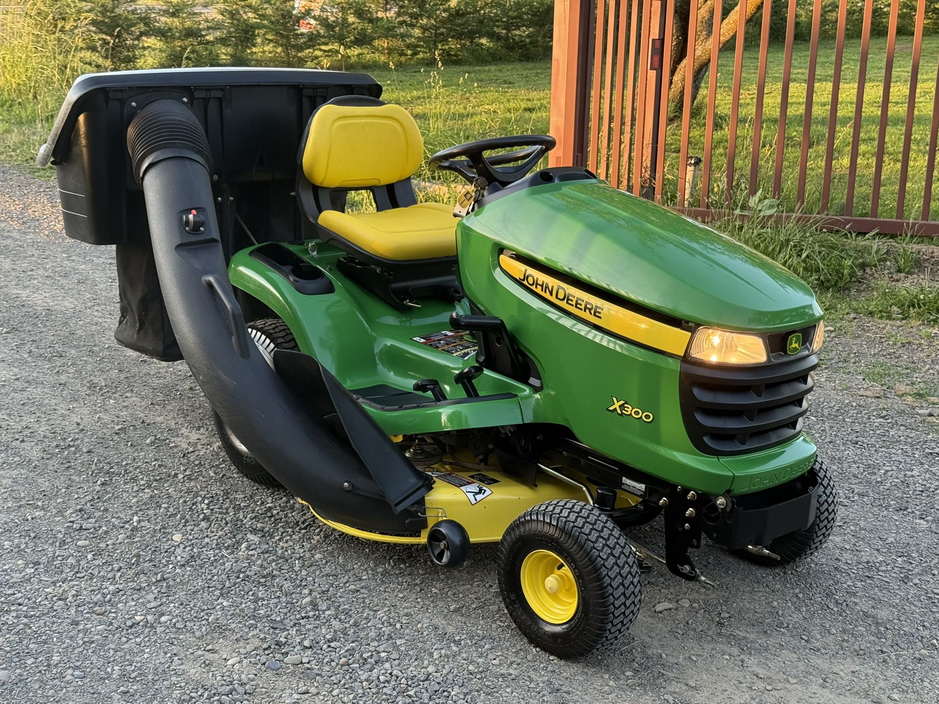 John Deere X300 Riding Lawn Mower Tractor Kawasaki 42” Deck Bagger