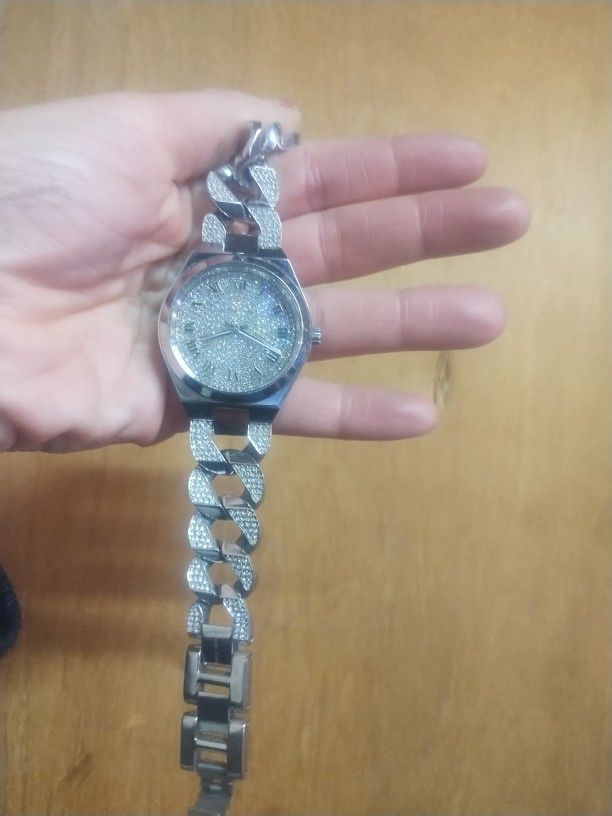 Michael Kors
Lennox Quartz Silver Dial Ladies Watch
