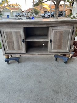 TV Console - Very good condition!