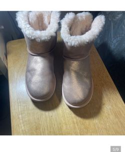 UGG