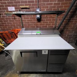 TRUE Deli Station With Removable Cutting Board