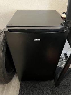 Galanz Mini Fridge 