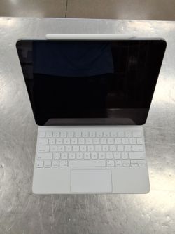 APPLE A2764 IPad Pro 6th Gen 256 GB (W/ Keyboard Case & Pencil)