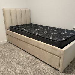 New Twin Day Bed With Trundle & 2 Mattress
