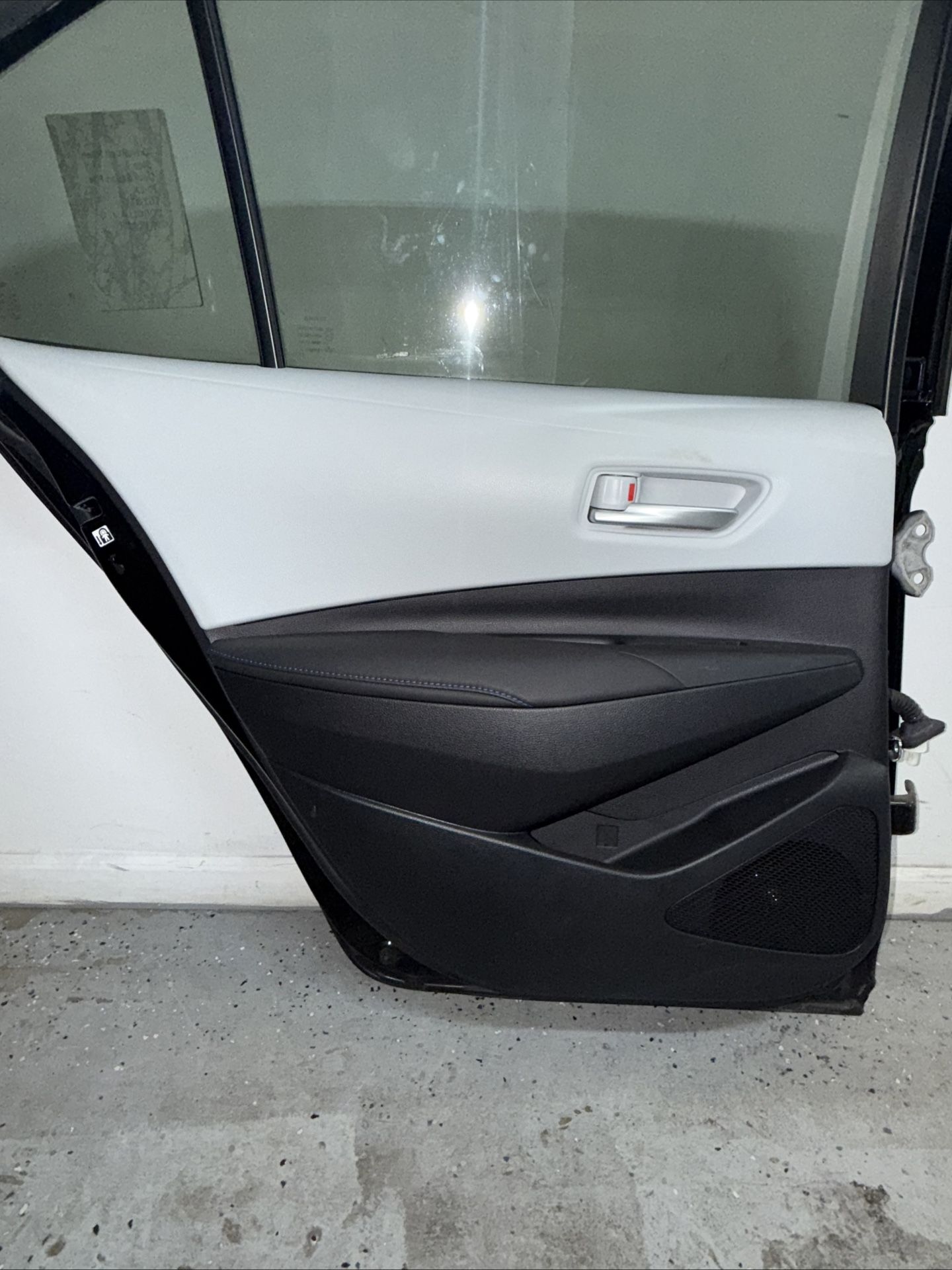 19-23 Toyota Corolla SE Rear Driver Interior Door Panel Black/Grey Leather
