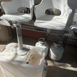 Boat Seats And Bait Tank 