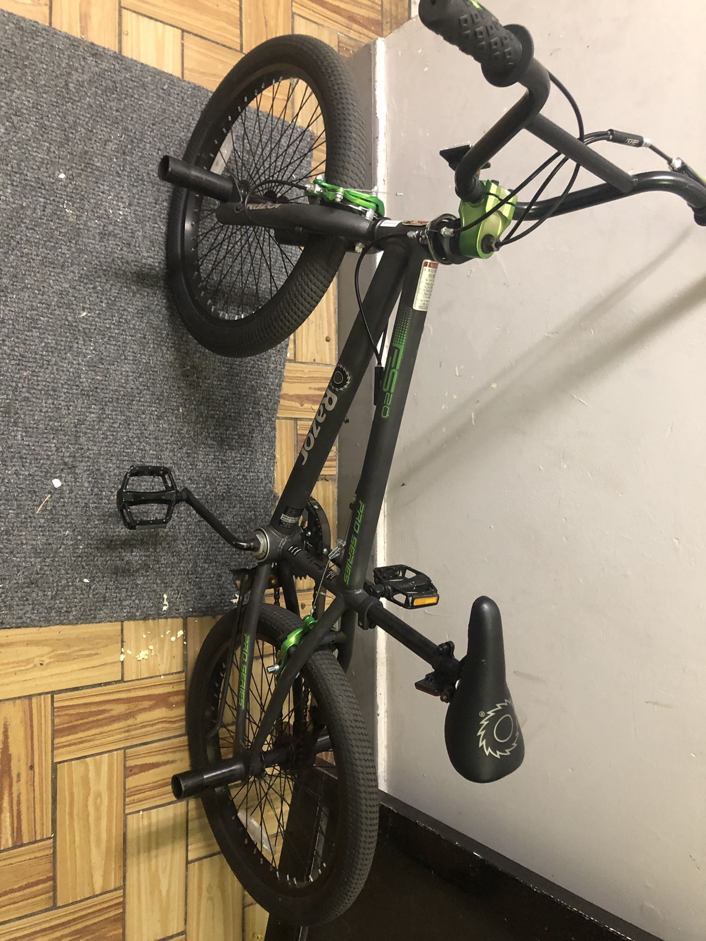 Bike BMX razor with 4 pegs