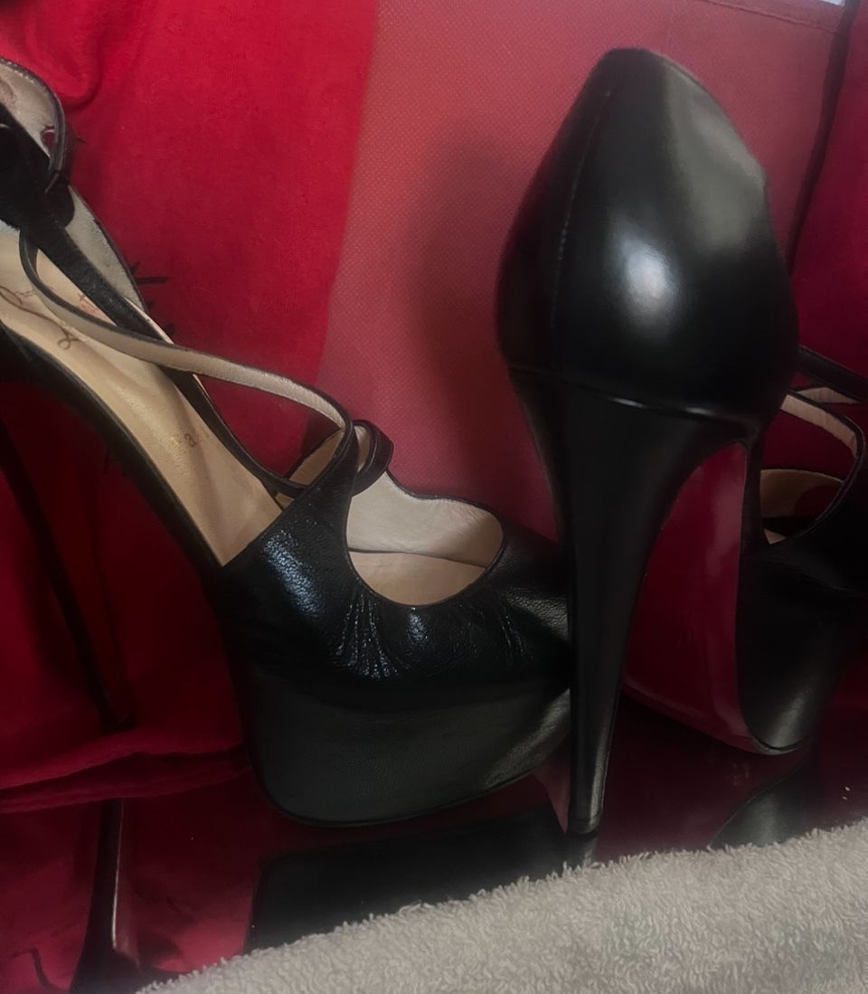 Christian Louboutin Heels 39