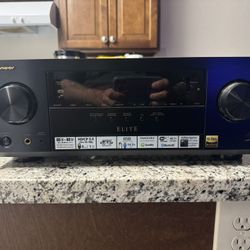 Pioneer Elite 4K Reveiver + 4x In Ceiling Speaker 8"