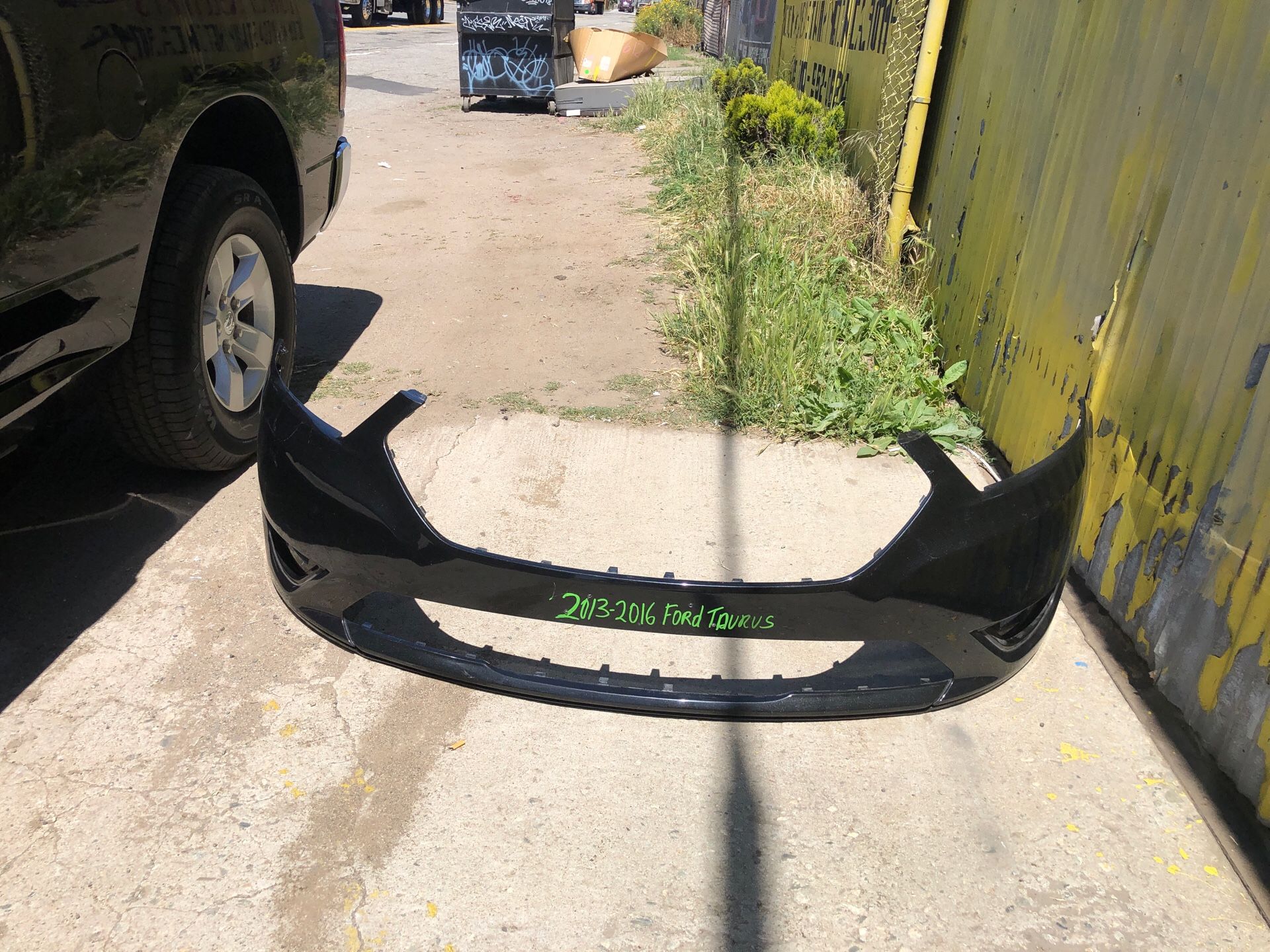 2013-2014-2015-2016 FORD TAURUS FRONT BUMPER COVER OEM USED
