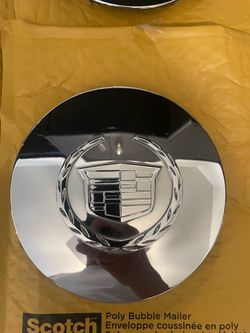 Cadillac  2006 DTS center caps chrome