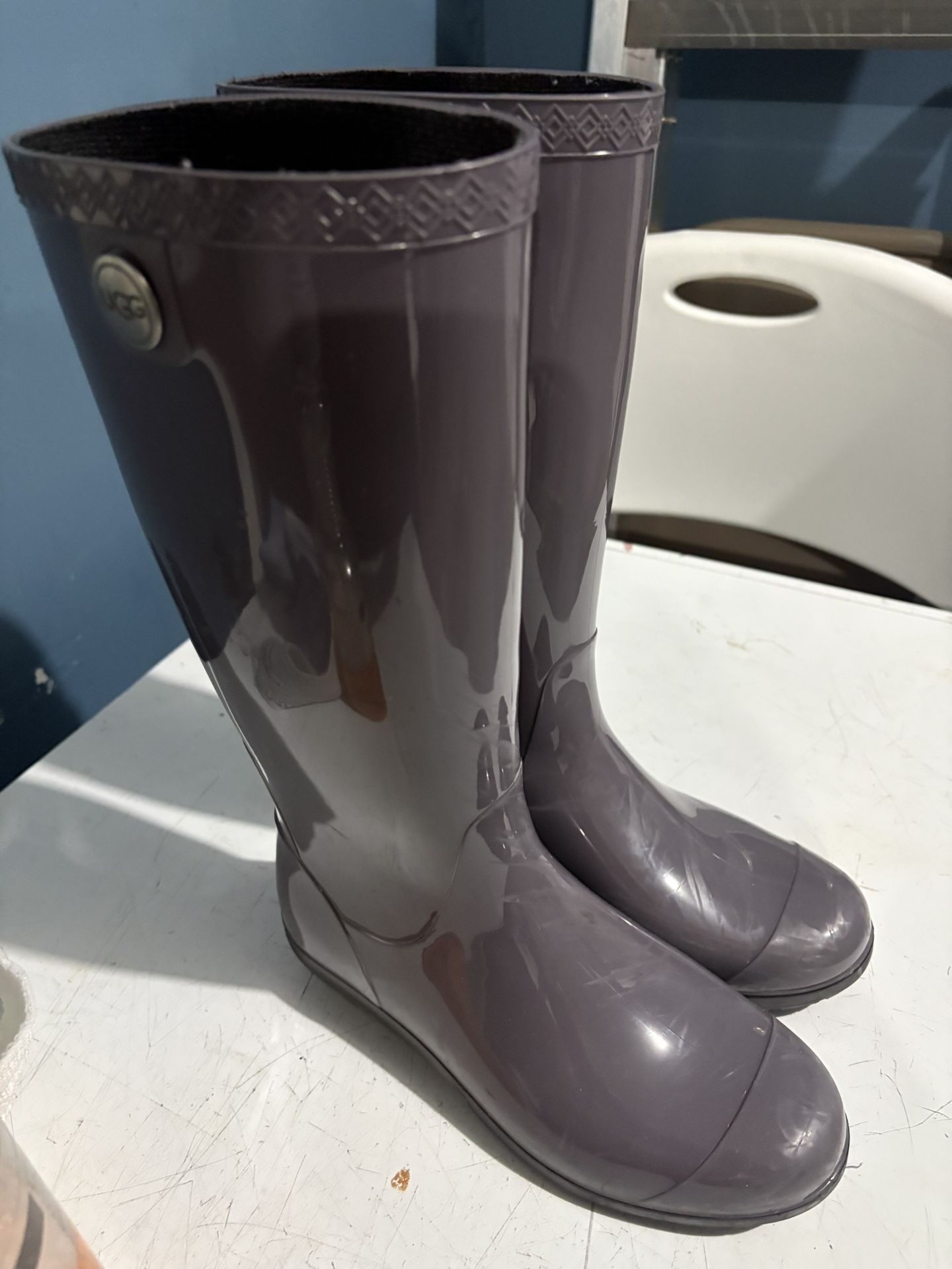 Ugg Rain Boots Size 6