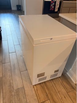 Vissani chest freezer