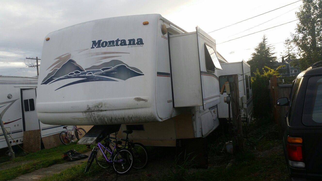 32ft 2000 Montana 5th wheel(NEED GONE TODAY!!!!!