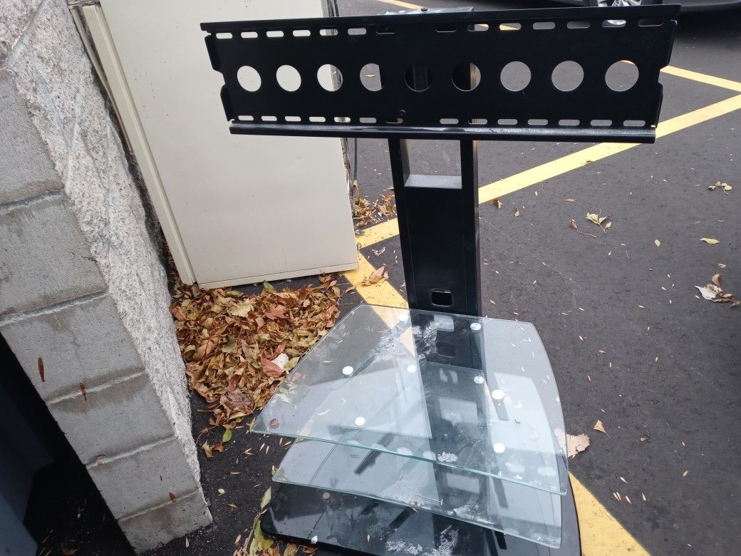 NICE TV STAND WITH MOUNT