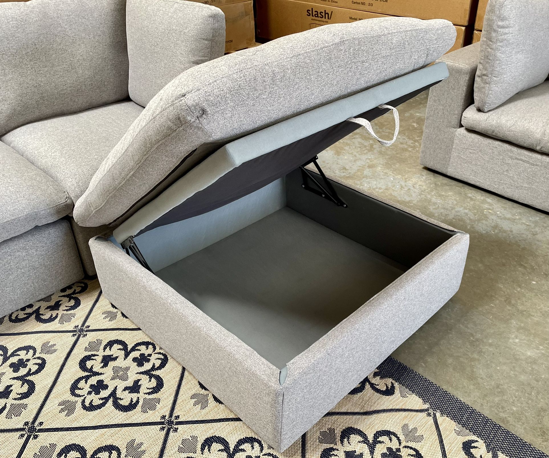🏷OUTLET | BRAND NEW Cloud Washable Ottoman with Storage💥 