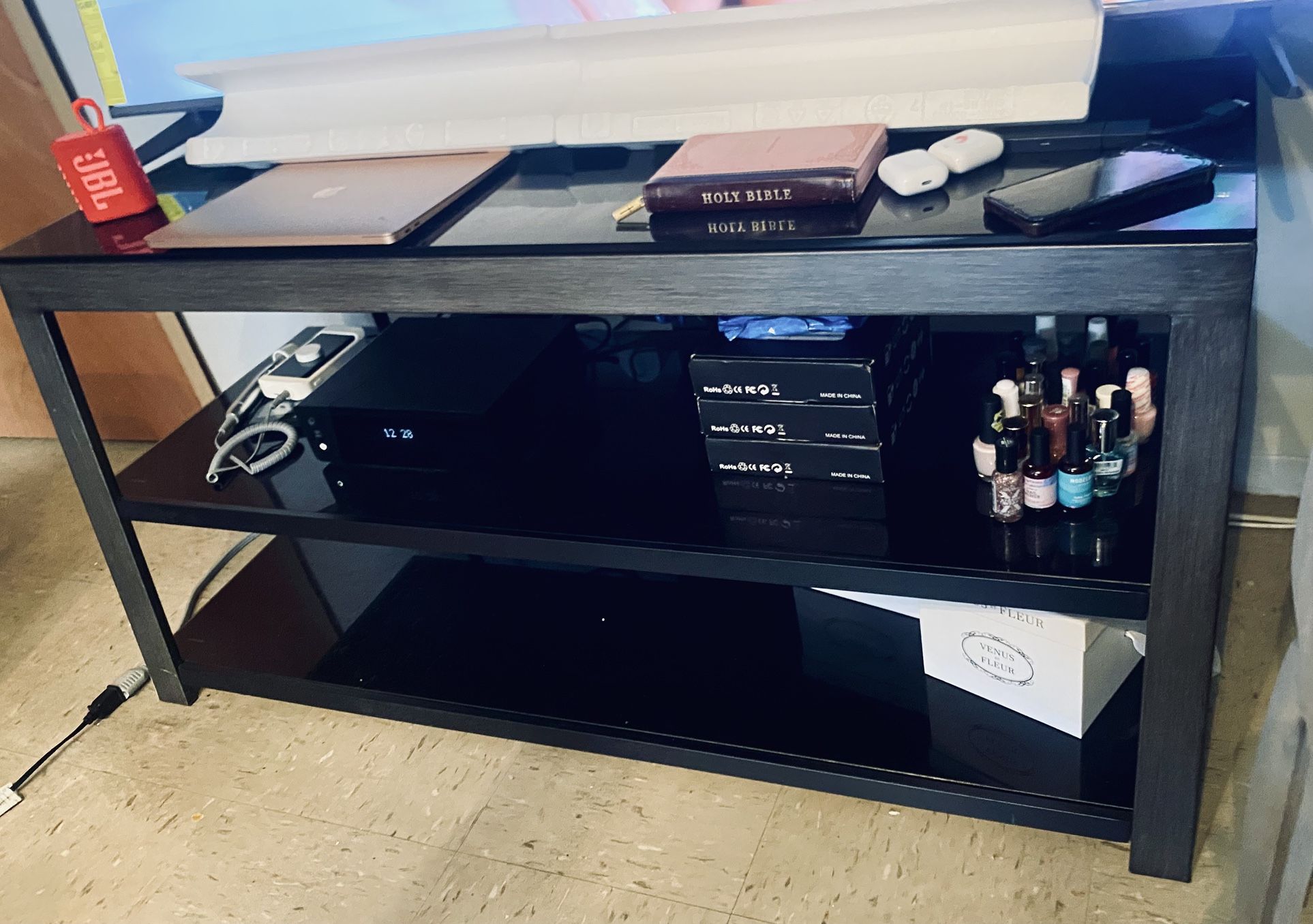 TV STAND 