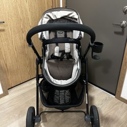 Evenflo Pivot Stroller - Bassinet 