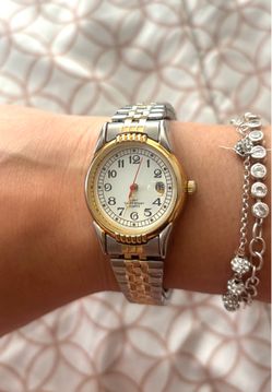 Women's Two Tone Quartz Watch w/ Stretch Band (Untested)