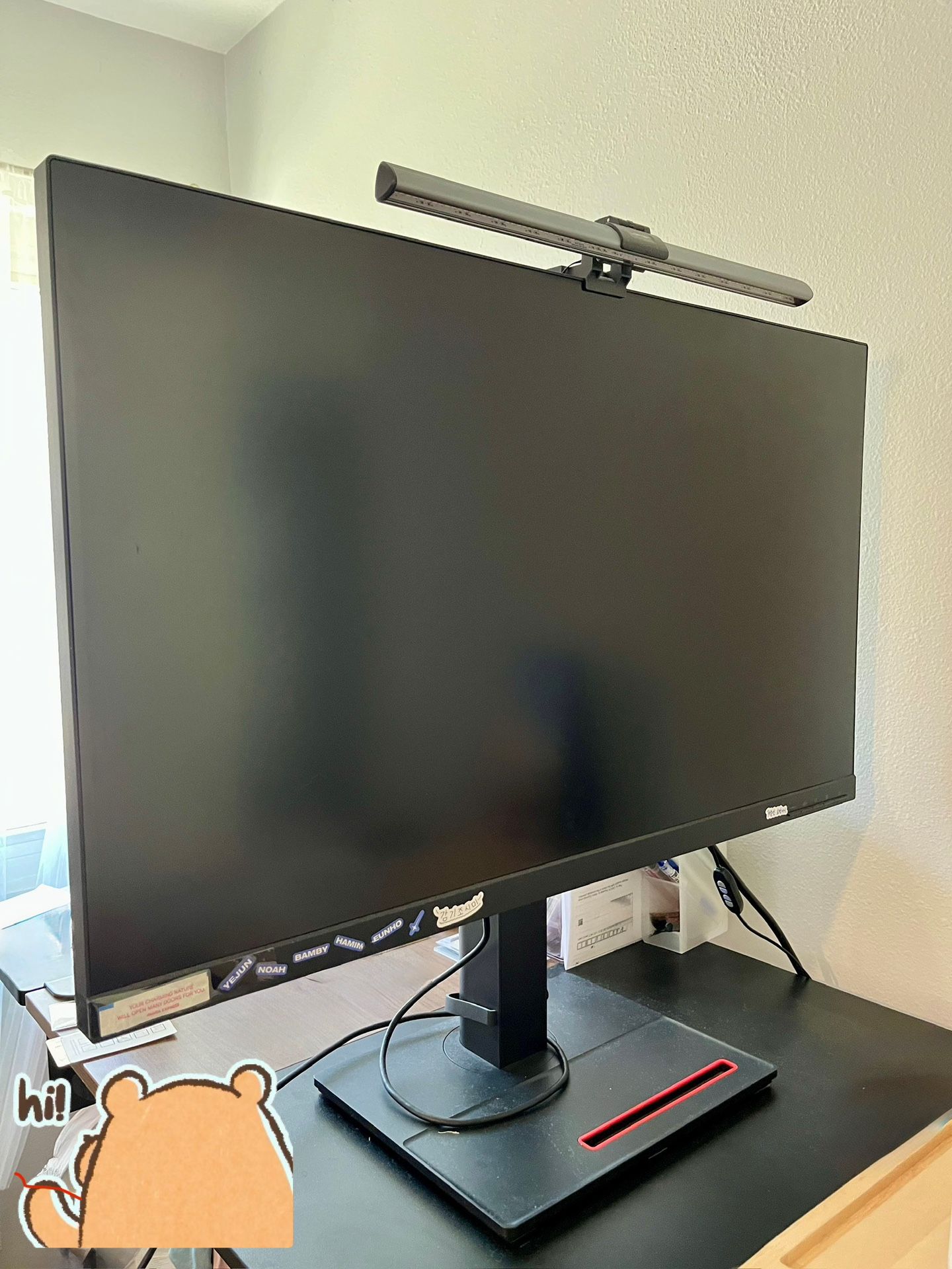 Lenovo 32" ThinkVision 4K w/ stand & monitor light bar