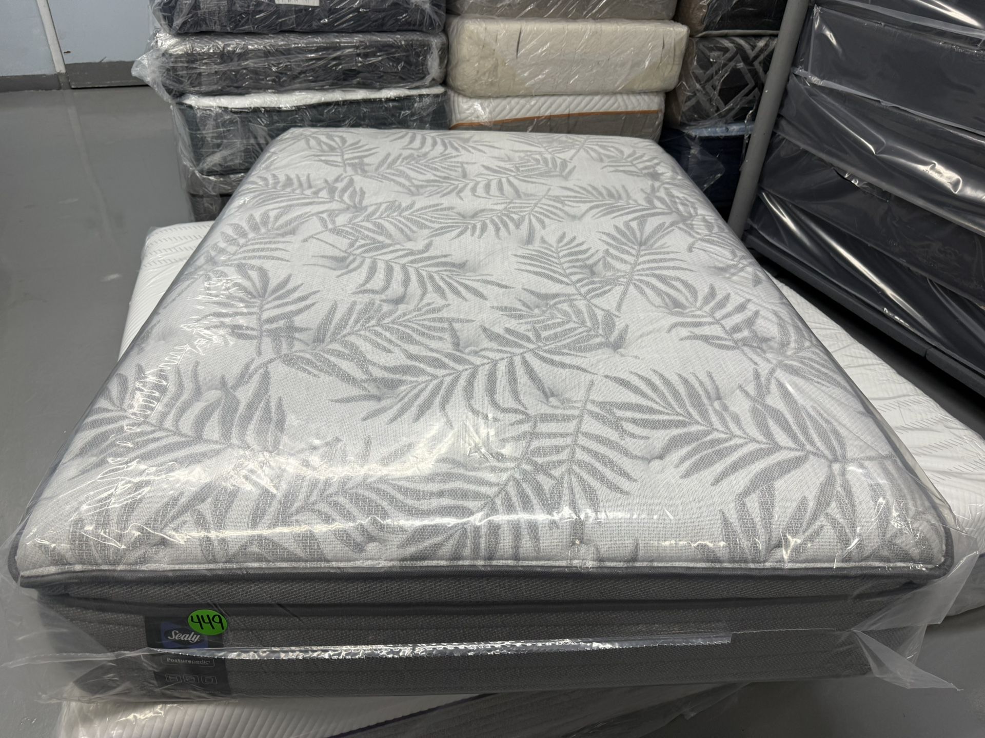 FULL SIZE SEALY PILLOW TOP MATTRESS & BOX SPRING BED SET