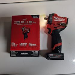 Milwaukee m12 1/2 stubby impact with 3.0 battery included