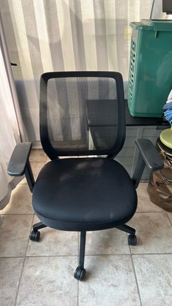 Black Mesh Back Office Chair with Armrests