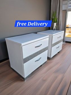 2 Nightstands