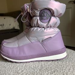 K KomForme Kids Snow Boots Size 3 and Size 4