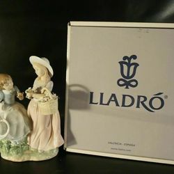 Lladro #6949 Girlfriends, 9 3/4" Whit Original Box & Paper.